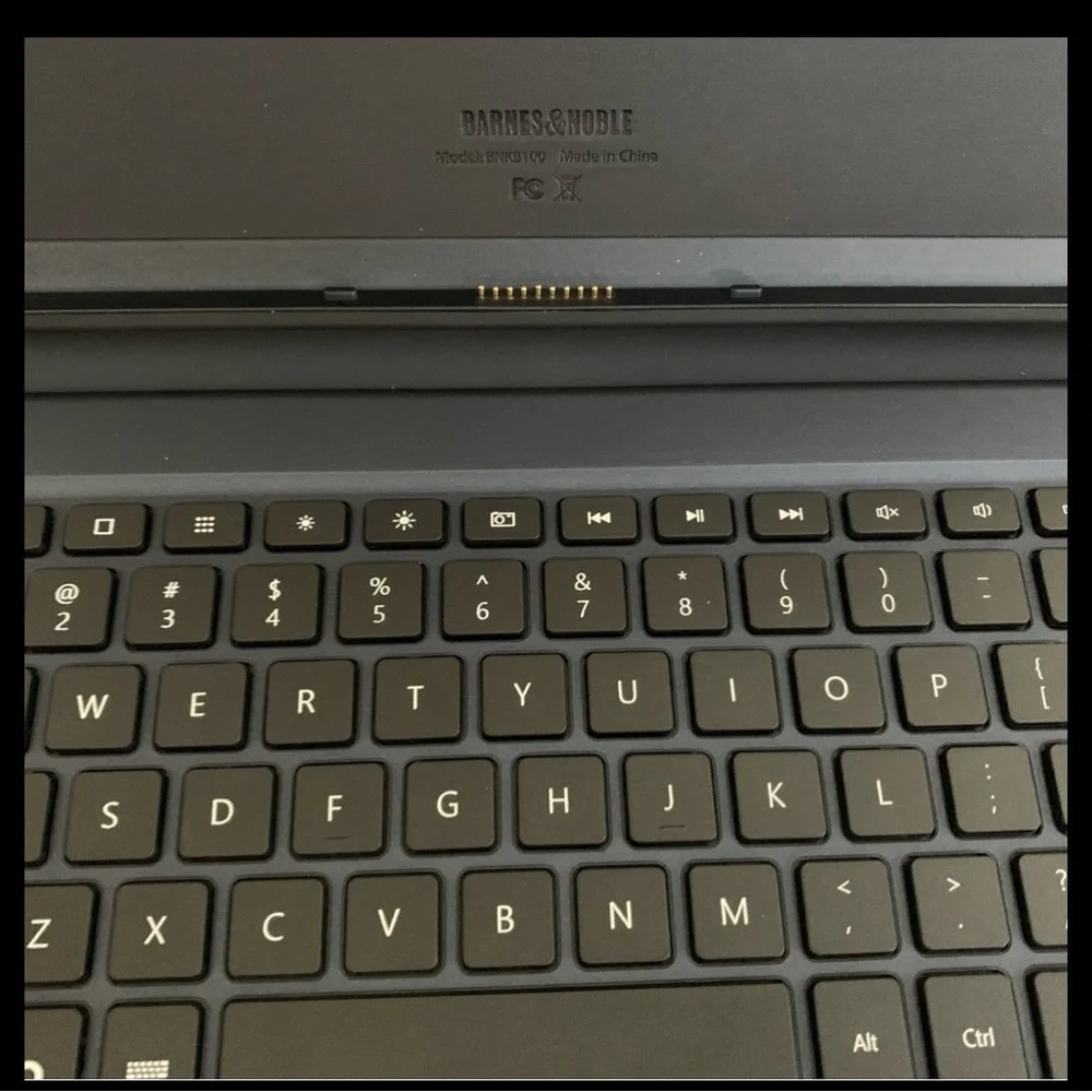 Nook 10.1 Smart Keyboard (navy blue) New in package